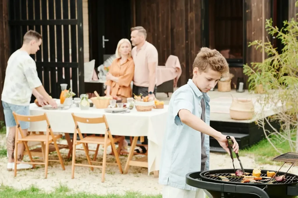 Pasen in de buitenlucht met een grillstation