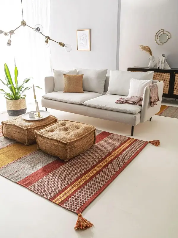 a rug with color red, orange and gray